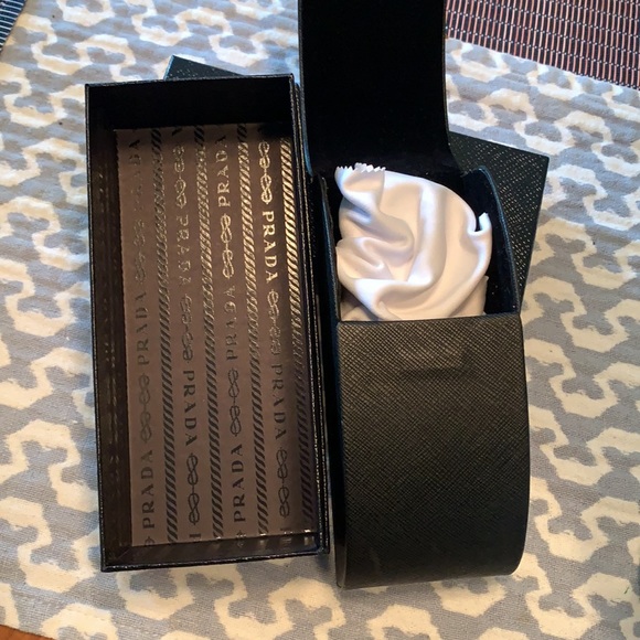 Prada sunglasses - Picture 4 of 12